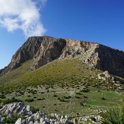 Toll unten am Auto angekommen ist der Gipfel Wolken-frei