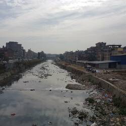 Angeblich sehen die Flüsse schon viel sauberer aus als vor einigen Jahren...