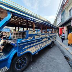 Local Bus in Phuket und Straßenverkauf