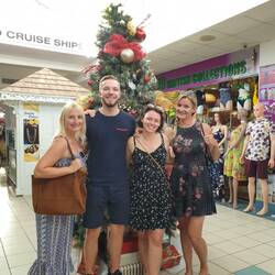 Im Cruise-Terminal weihnachtet es schon sehr!