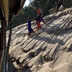 Der erschwerte Ausstieg an den Zwischenhalten