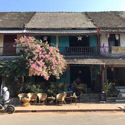 Die Häuserzeile an der Hauptstraße