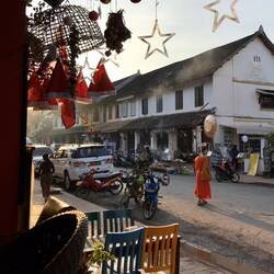 Im Café mit Weihnachtsdekoration 😉