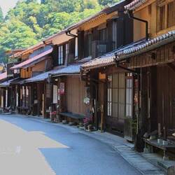 Ce ne sont pas mes photos ! Juste pour vous montrer l'architecture des anciens villages miniers