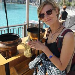 "Wrijf eens op die lamp. Nee blijf wrijven."