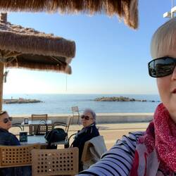 Hot beverages on the waterfront — Civitavecchia, Italy.