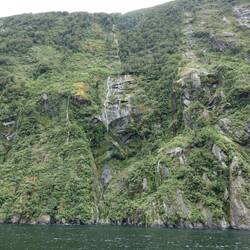 viele kleine Wasserfälle