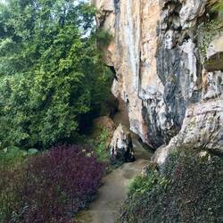 Auf dem Weg zu einer Höhle