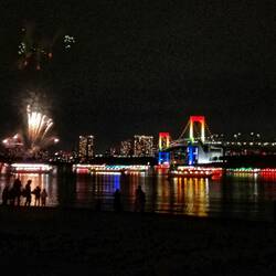 Feuerwerk an der Rainbow Bridge