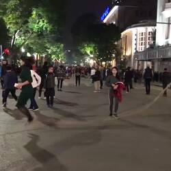 Beim spaßigen Abendprogramm 😊