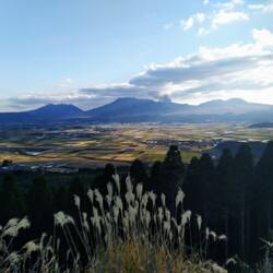 These are not clouds but the smoking volcano that I see from afar !