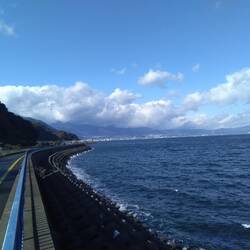 De nouveau le long de la mer