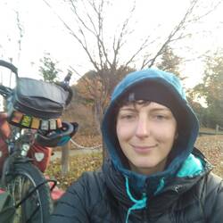 Dernier campement, dans le parc d'un musée. Un papy mécontent m'embête le matin et m'intime de partir