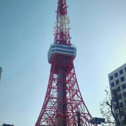 Tokyo Tower in voller Größe