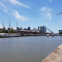 Rund um den Hafen ist ein modernes und entspanntes Viertel entstanden - ideal zum Flanieren