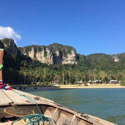 Anreise mit dem Longtail Boat