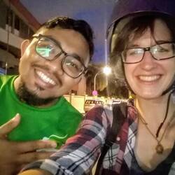 Nach der Motorroller-Fahrt mit Salam vorm Hotel 🤭