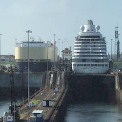 Panama Canal, Gatun Locks