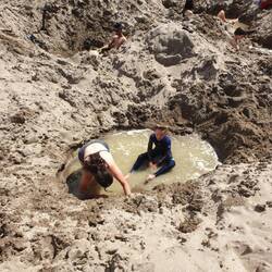 in Gesellschaft buddeln...