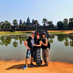 Vor dem Haupttempel von Angkor Wat
