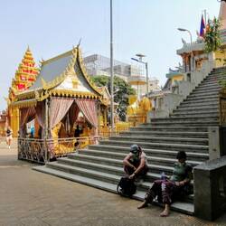 Verschnaufpause am Buddha-Tempel o.o