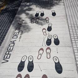 Tangoschritte kurz und knapp auf dem Trottoir erklärt