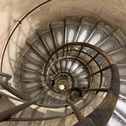 Arc de Triump 284 stairs up