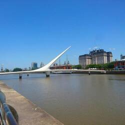 Woman's Bridge im Reichenviertel