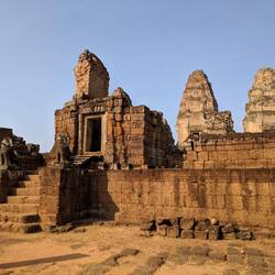 Erster Tempel (noch im Morgenlicht)