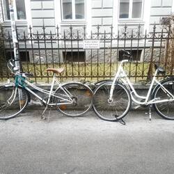 Fahrräder anlehnen verboten ❗