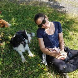 Treue Begleiter auf dem Weg zum Salto El Claro: Caramelito (hinten) und Sombrero (ohne Sonnebrille)