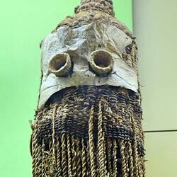 Truc flippant qu'on doit mettre sur sa tête dans les semaines avant et après la circoncision 😱