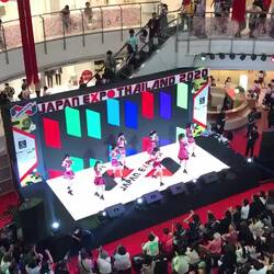 Auftritt einer japanischen Girlband