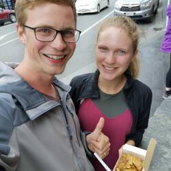 Warmer Ferge Applepie mit schön festem Vanilleeis