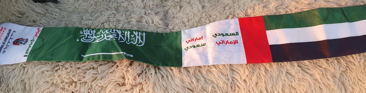 Zöllner Mohamad schenkte uns leckeren Kuchen und diesen Banner.