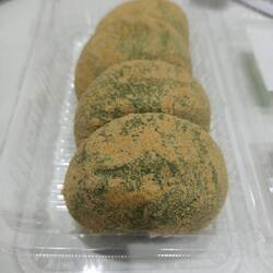Yomogi mochi