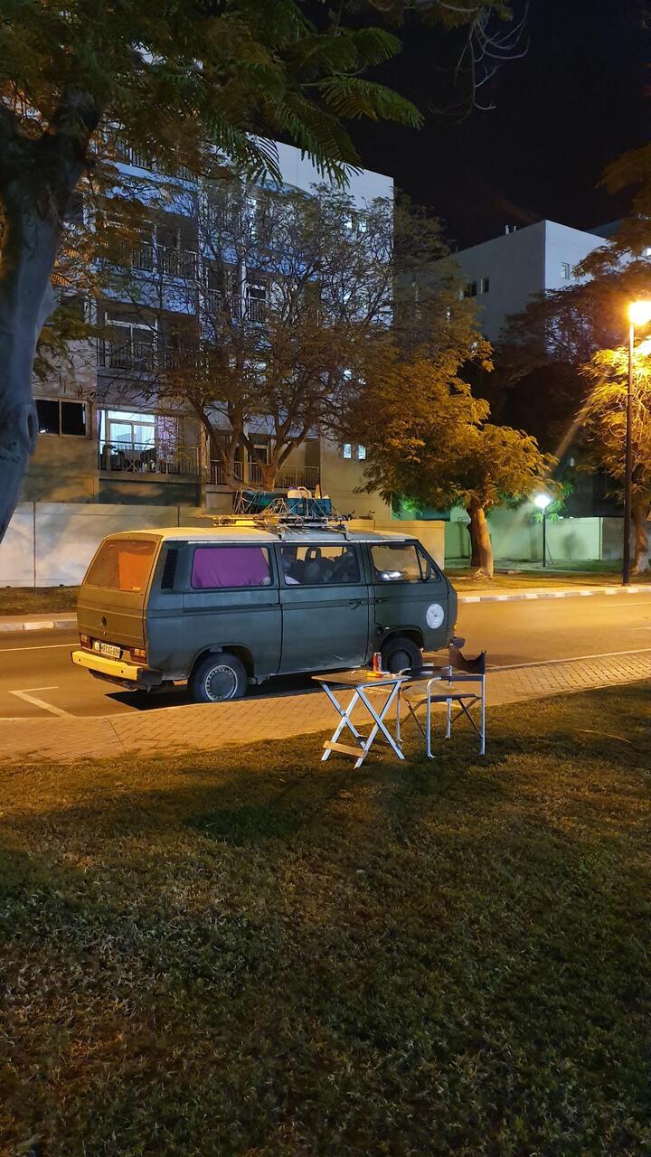 In Al Ruwais letzte City vor der Grenze