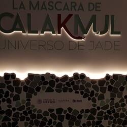 Mayastadt mit großer Geschichte sowohl prähistorische wie auch bis ca. 900 n. CH. Stand in Konkurrenz zu Tikal