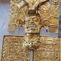 Goldenes Brustamulett aus Tumba 7, Zapoteken