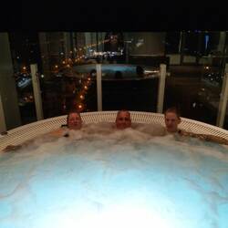 Sturmböen um uns herum, aber juckt uns nicht im pullerwarmen Yakuzi