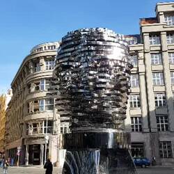 Franz Kafka dreht durch, der Künstler D. Cerny auch?