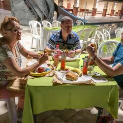 Abendpicknick am Pool