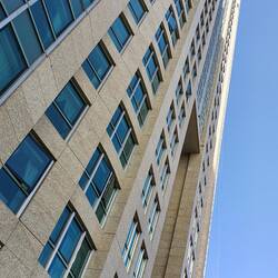Fensterputzer des Hotels
