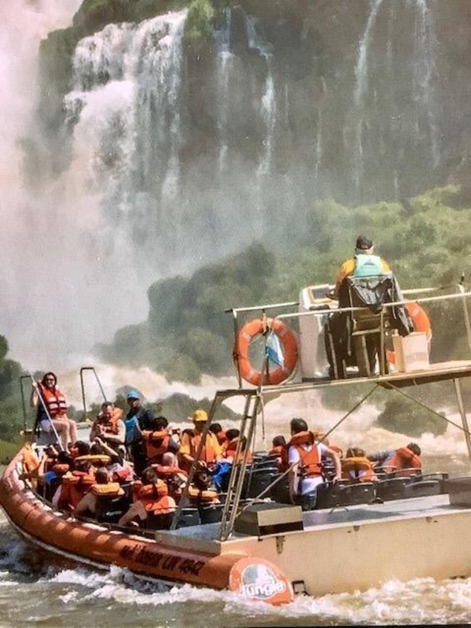 Boat looked like this.