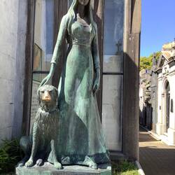 The tomb of Liliana Crociati de Szaszak and her dog.
