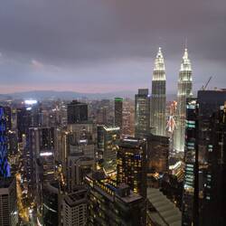 Petronas Towers bei Nacht