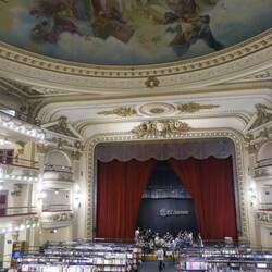 Bücherladen im ehemaligen Theater