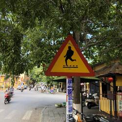 Achtung: Hüpfende Backpacker