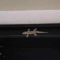 Der kleine Dussel ist mir auf den Kopf gefallen