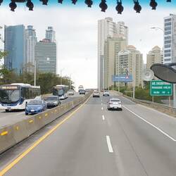Busfahrt vom Flugplatz in die City